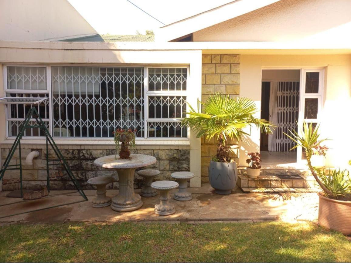 Anri Guesthouse Bloemfontein Esterno foto