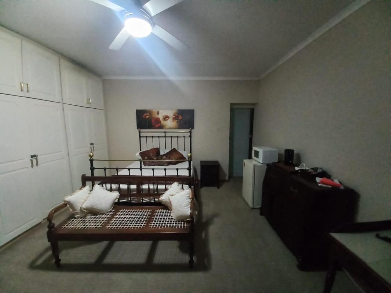 Anri Guesthouse Bloemfontein Esterno foto