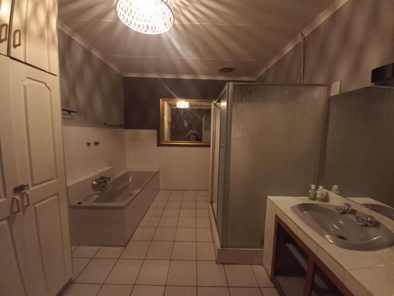 Anri Guesthouse Bloemfontein Esterno foto