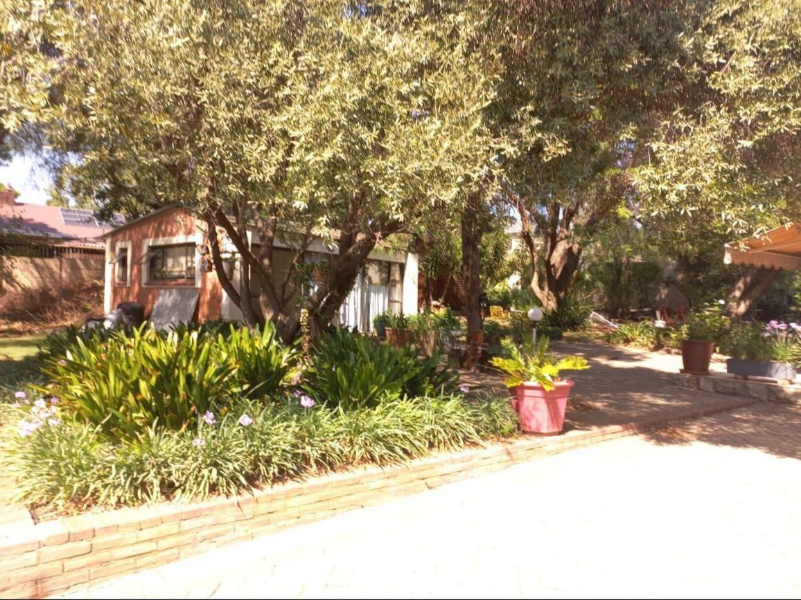 Anri Guesthouse Bloemfontein Esterno foto