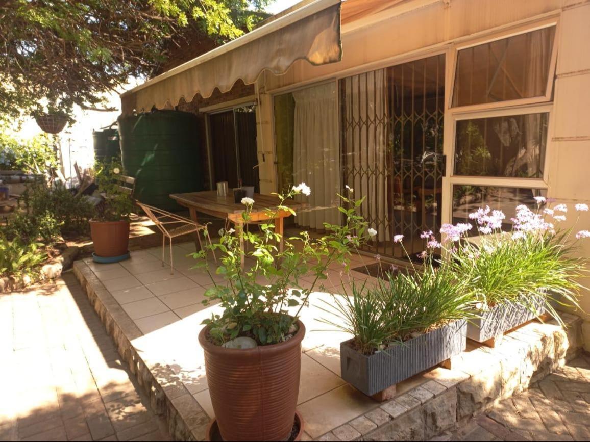 Anri Guesthouse Bloemfontein Esterno foto