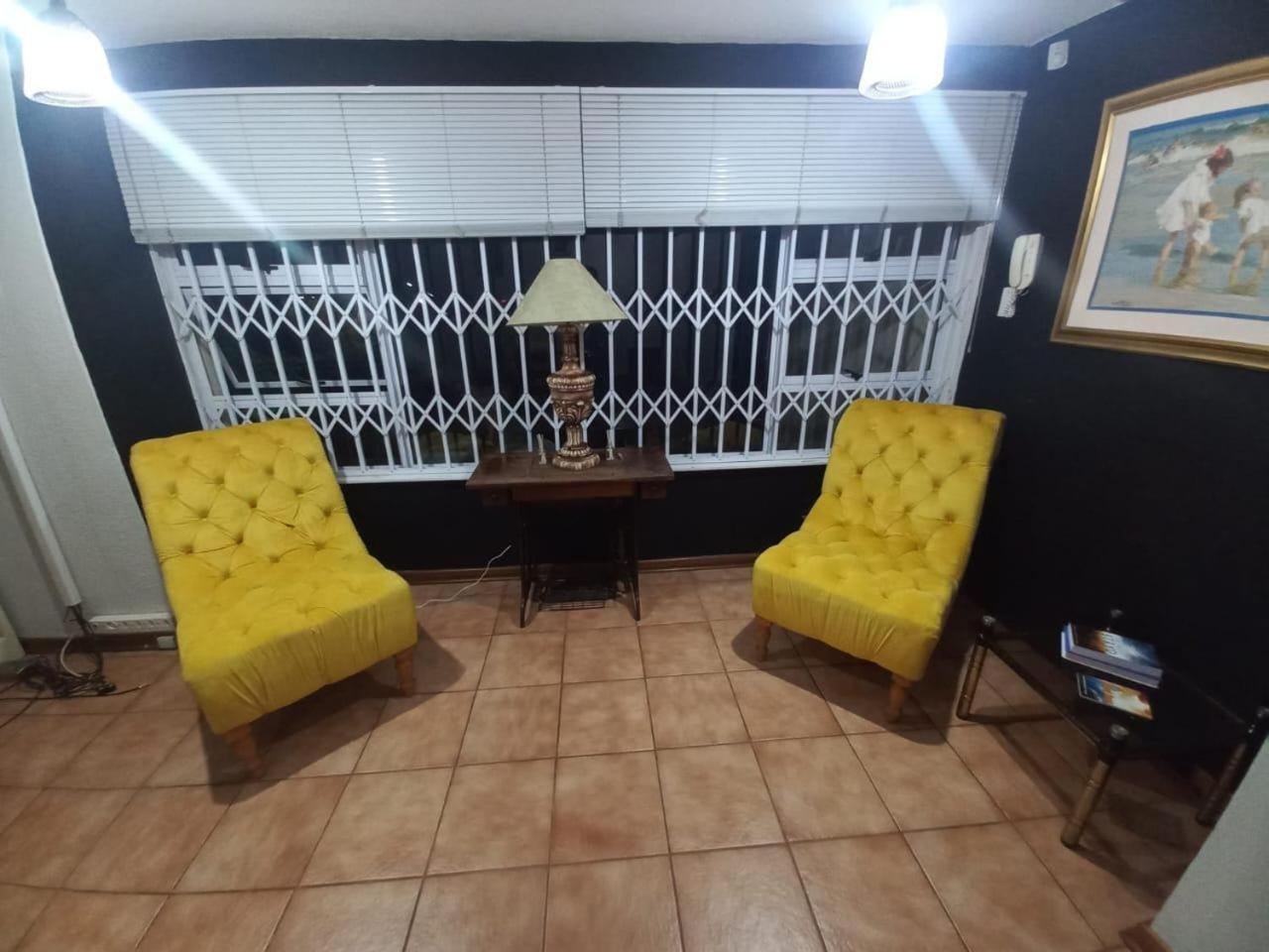 Anri Guesthouse Bloemfontein Esterno foto