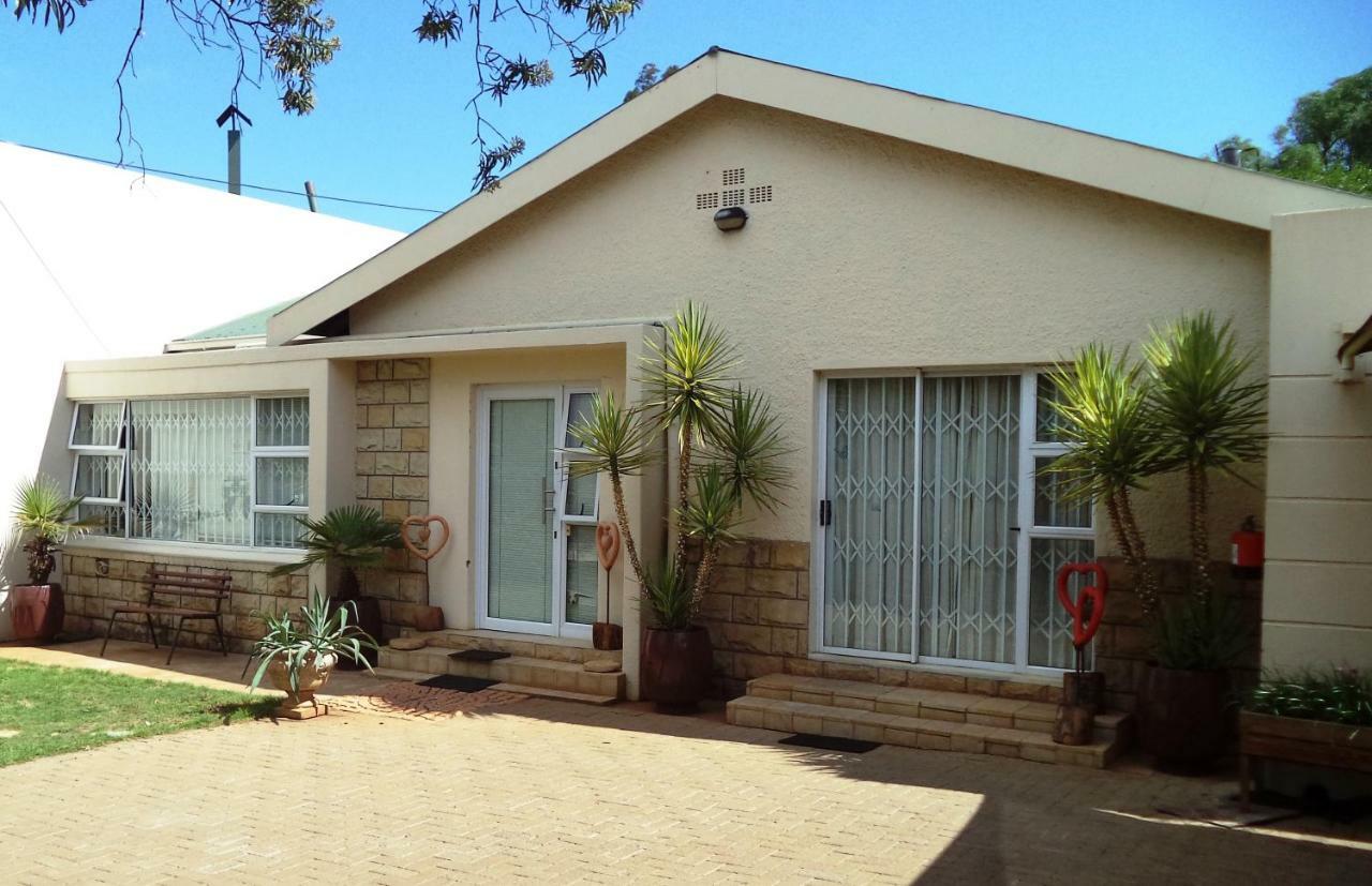 Anri Guesthouse Bloemfontein Esterno foto
