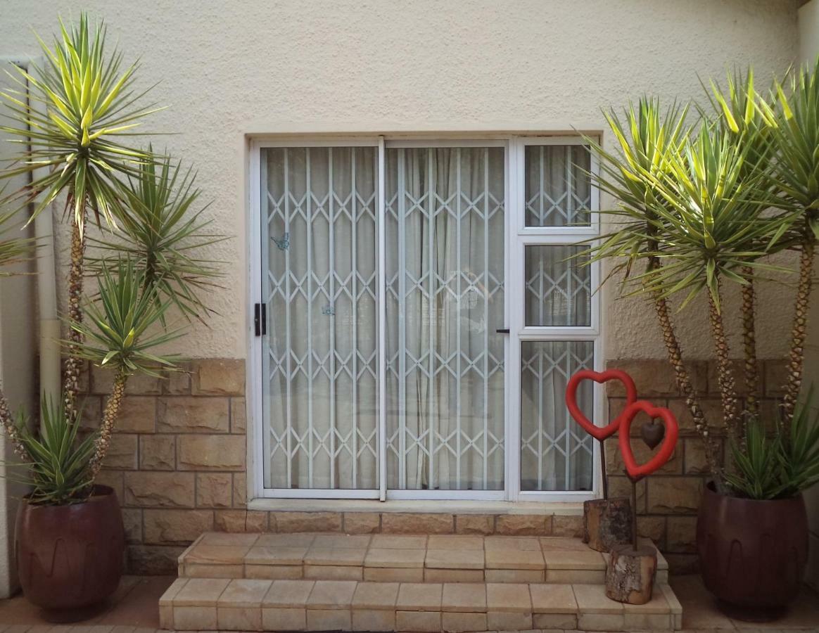 Anri Guesthouse Bloemfontein Esterno foto