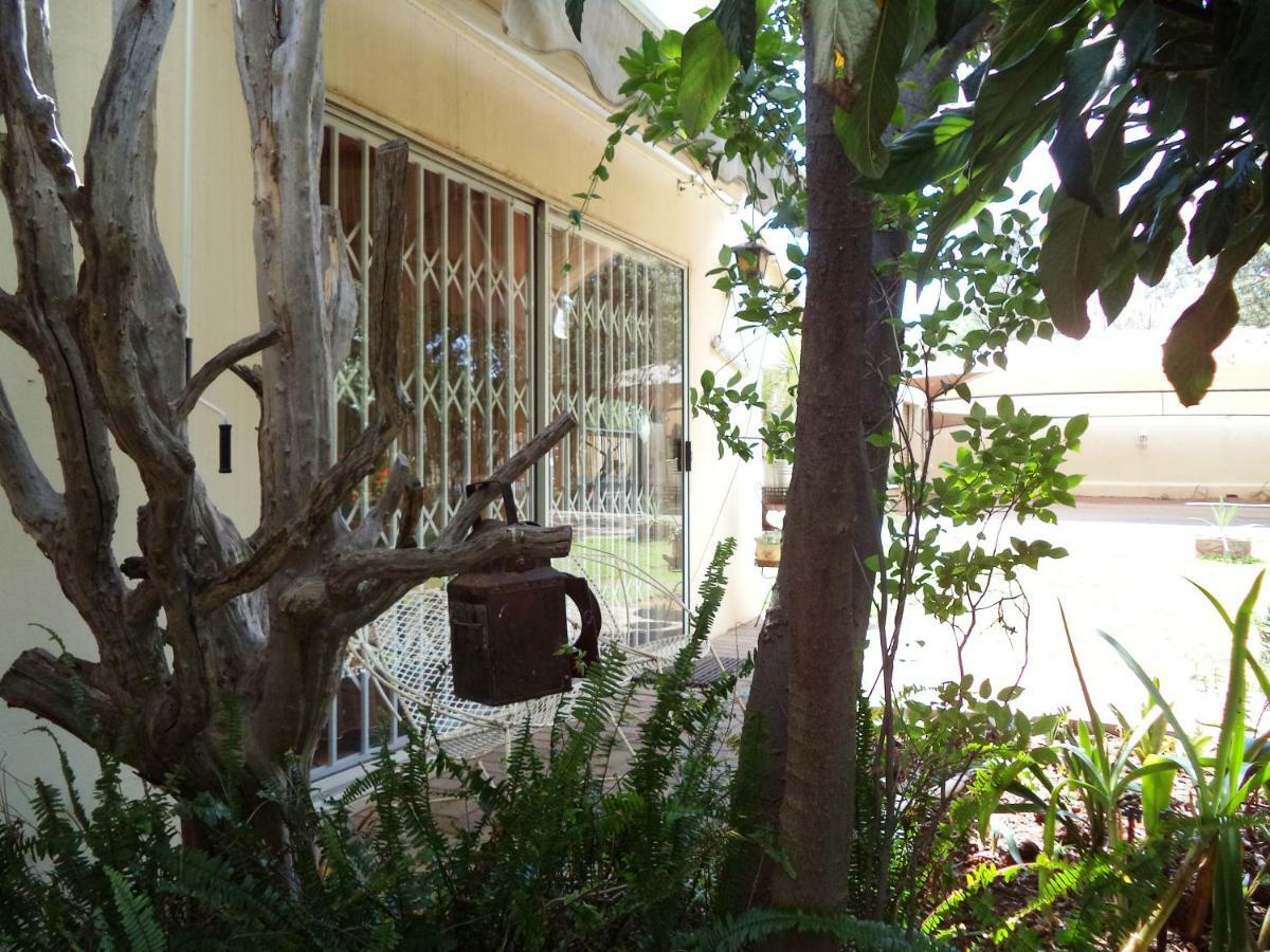 Anri Guesthouse Bloemfontein Esterno foto